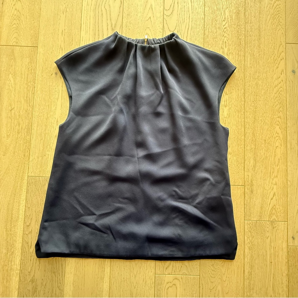 ✨5 for $60✨ Ted Baker Charcoal Sleeveless Blouse Size 4